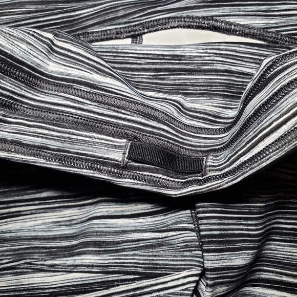 Lululemon Train Times 7/8 Pant Low Tide Alpine White Black / Black Size 8 - Picture 7 of 9